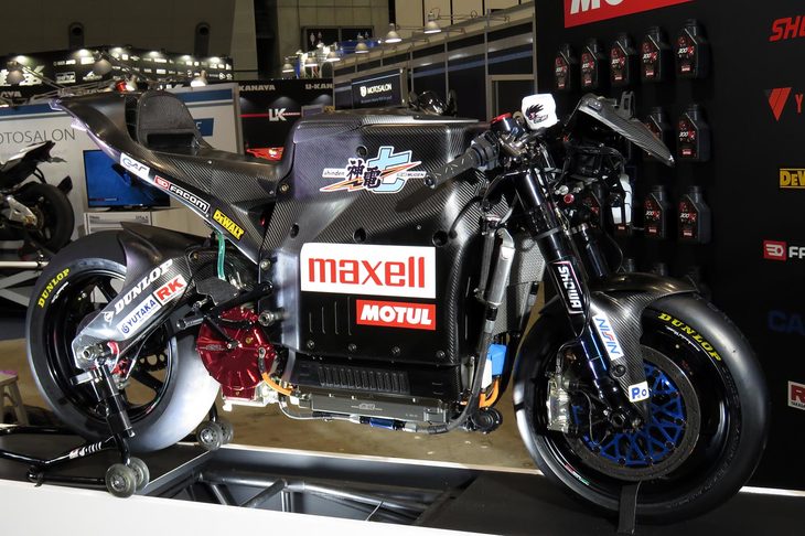 カウルを外した状態の「神電 七」。