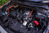 2モーター式ハイブリッドシステム「e:HEV」は、最高出力106PS、最大トルク127N・mの1.5リッター直4エンジンに、同131PS、同253N・mのモーターを組み合わせる。