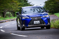 今回の改良では、サイドドアおよびバックドア開口部周辺のスポット溶接を計20点追加したうえで、EPSやショックアブソーバーなどを再チューニング。トヨタテクニカルセンター下山で、徹底した走り込みを行ったという。