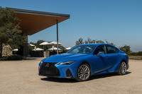 「IS500“Fスポーツ パフォーマンス”」の販売開始時期は、2022年の冬以降に定まる見込み。生産については2023年春ごろが予定されている。