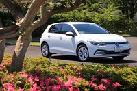 基本車台には先代モデルと同じフォルクスワーゲン グループのエンジン横置きプラットフォーム「MQB」の改良版を使う。サブフレームまわりの強化が図られている。