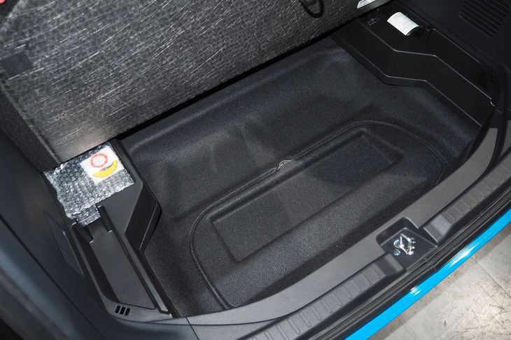 ホンダN-ONE e:(荷室床下収納)