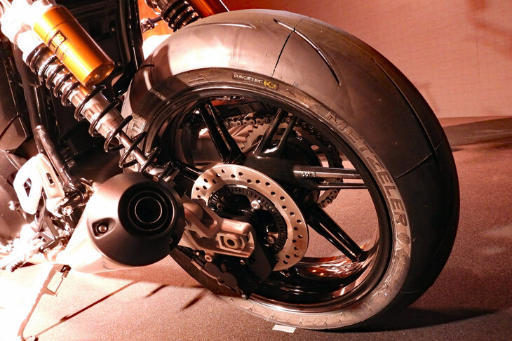 ハイグリップタイヤの「メッツラー・レーステックRR K3」。