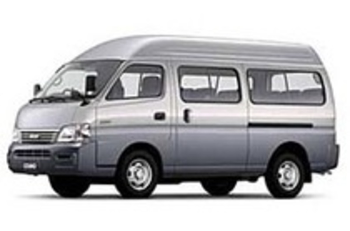 いすゞ「コモ」に10人乗り仕様車が加わる 【ニュース】 - webCG