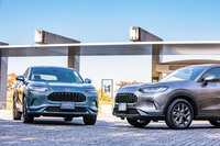 「ZR-V」のボディーカラーは、新色の「ノルディックフォレスト・パール」(写真左)や「プレミアムクリスタルガーネット・メタリック」を含む全7色が設定される。