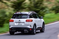 WLTCモードの燃費値は16.3km/リッター。路面状況に応じて「ノーマル」「スノー」「マッド」「サンド」「オフ(ECS切)」が選べる「グリップコントロール」が搭載されている。