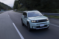 この試乗車のボディーカラーは鮮やかなライトブルーの「アクアアジュール」。黄、黒、白も合わせた全4色がラインナップされる。