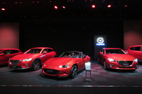 新型「マツダ・ロードスター」発表会の会場から