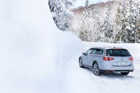 「ティグアンTDI 4MOTION Rライン」が7段のデュアルクラッチ式AT(DSG)を搭載するのに対し、「パサート オールトラックTDI 4MOTIONアドバンス」はより大トルクに対応した6段DSGとなる。