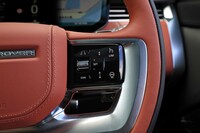 ステアリングホイールに備わる運転支援システムの操作スイッチ。アダプティブクルーズコントロールやレーンキーピングアシストなどは備わっているが、渋滞時に重宝するハンズフリー走行機能については、今のところ装備されていない。