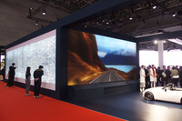 東京ビッグサイトの東3ホールに位置するマツダのブース。