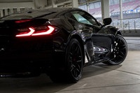 より強力なエンジンの搭載に合わせ、タイヤも前:275mm幅、後ろ:345mm幅にワイド化。ボディーサイズも85mm拡幅している。