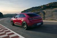 BEV版「ポルシェ・マカン」に高性能グレード「GTS」登場の画像