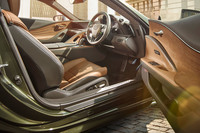 パティーナブラウンの内装色が採用された「LC“PATINA Elegance”」。