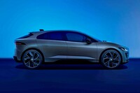 顔が変わった「ジャガーIペース」の2024年モデル受注開始の画像