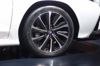 ショーの展示車には、10スポークの18インチホイールが装着されたいた。