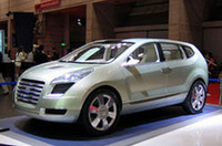 日本初お目見えの燃料電池車「シークエル」