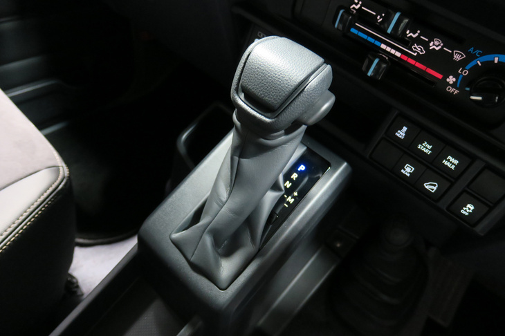 トヨタ・ランドクルーザー“70”(シフトセレクター)