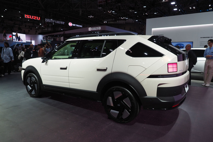 新型「ヒョンデ・ネッソ」のボディーサイズは全長×全幅×全高=4750×1865×1640mmで、ホイールベースは2790mm。