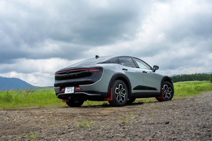 2024年4月のマイナーチェンジを機に設定された「トヨタ・クラウン クロスオーバーRS“ランドスケープ”」。2024年いっぱいの期間限定で販売される。