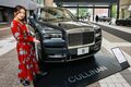 麗しのタクシードライバー ロールス・ロイス・カリナンに触れる
