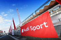 アウディスポーツ社は、レース活動や高性能モデルの開発を担うアウディの子会社。かつてのクワトロ社が2016年に改組・改称し、現在の姿となった。