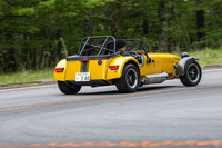 車検証によると、「セブン340」の前軸重は290kg、後軸重は300kg。前後重量配分はほぼ半々のようだ。