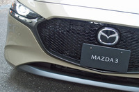 ダークメタルのシグネチャーウイングが採用された「マツダ3ファストバック」(北米仕様車)。