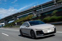 「A6スポーツバックe-tronパフォーマンス」の電力消費率は141Wh/kmで、一充電走行距離は769km。オプションの「レンジプラスパッケージ」を選択すると、電力消費率は127Wh/kmに改善、航続距離は846kmとなる。