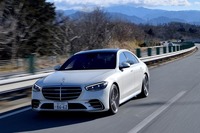 パワフルなエンジンと4輪操舵を組み合わせる「S500 4MATIC」。全長約5.2mというサイズを感じさせない走りをみせました。(photo:小林俊樹)