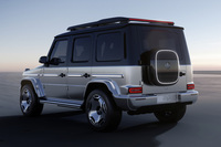 ジャパンモビリティショー2023で披露されたメルセデス・ベンツの「コンセプトEQG」。ホイールに近い位置に搭載され個別に制御可能な4つの電気モーターが、オンロード/オフロードを問わず、類いまれな走行性能を発揮する。市販モデルは「メルセデス・ベンツG580 with EQテクノロジー」の車名でリリースされる。