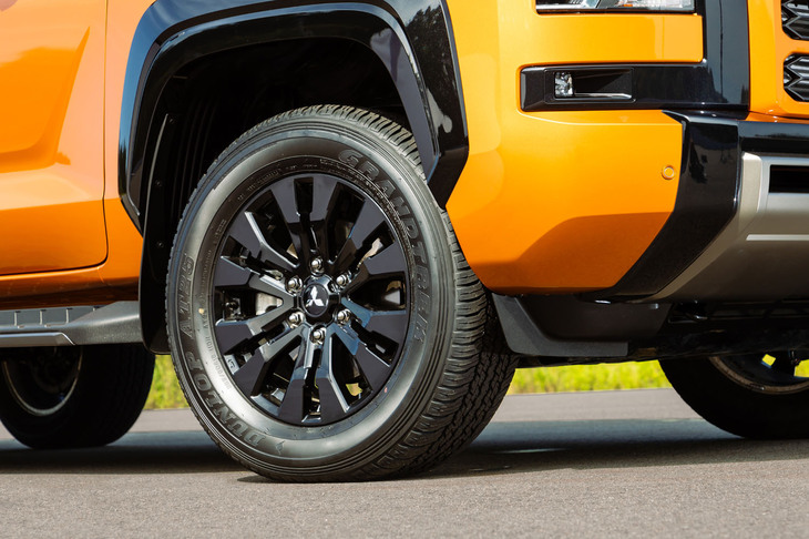 三菱トライトンGSR(フロントホイール)