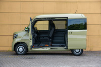 助手席側をピラーレス構造としたことでもたらされた「ダブルビッグ大開口」。最大開口幅は1580mmとなる。