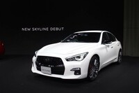 最高出力405PSの自社製3リッターV6ツインターボエンジンを搭載する「スカイライン400R」。2019年の7月に実施されたスカイラインのマイナーチェンジに合わせて追加設定された。