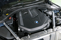 「M440i xDriveクーペ」の3リッター直6ターボエンジンは、最高出力387PS/5800rpm、最大トルク500N・m/1800-5000rpmを発生する。かつての愛車「335iカブリオレ」からは、3割近いパワーアップである。