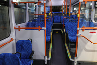 「BYD K8」の中の様子。フロアがフルフラットで、後部への移動が楽だ。