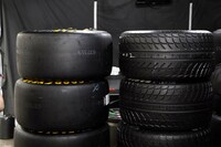 LMP2クラスに供給される、グッドイヤーのスリックタイヤとレインタイヤ。2024年以降は、グッドイヤーはワンメイクでLMGT3クラスにタイヤを提供することとなる。