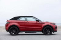 屋根を開けると、幌は車体後部に折りたたまれて収納される。(クリックすると屋根が収納される様子が見られます)