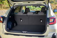 ラゲッジスペースの容量は、5人乗車時で315リッター(床下収納除く)。後席を格納すると、最大で926リッターまで拡張できる(窓肩までの広さ)。バッテリーを搭載する都合で、床下収納の容量は4リッターと小さめだ。