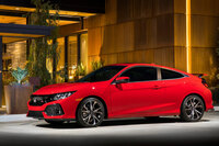 2021年まで米国で販売されていた「ホンダ・シビック クーペ」。ルーフラインの頂点が前寄りにあることは、アメリカで好まれるクーペのお約束とされている。「日産フェアレディZ」しかり、「トヨタ・スープラ」しかり……。