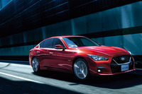 2019年にマイナーチェンジされた「日産スカイラン」。同車に採用された運転支援技術「プロパイロット2.0」では、システム作動中はアクセル、ブレーキ、ステアリングの操作がすべて“機械任せ”となるが、それでもドライバーには、システムの動作状況や周辺の交通環境の監視が求められた。