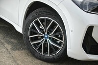 タイヤサイズは225/55R18。オプションで19インチも選べる。