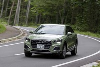 「Q2 35 TFSIアドバンスト」の最小回転半径は5.1m。「プログレッシブステアリング」が、優れた小回り性と、ワインディングロードにおけるダイナミックな走りを両立させる。