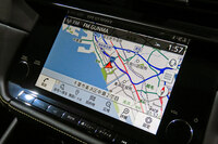 高額な車種ということもあり、新型「フェアレディZ」では写真の「NissanConnectナビゲーションシステム」をはじめ、ETC車載器や各種予防安全・運転支援システムなどが全車標準装備となっている。