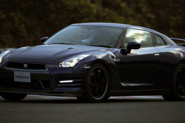 【スペック】全長×全幅×全高=4670×1895×1370mm/ホイールベース=2780mm/車重=1720kg/駆動方式=4WD/3.8リッターV6DOHC24バルブターボインタークーラー付き(550ps/6400rpm、64.5kgm/3200-5800rpm)/価格=869万4000円(テスト車=1016万4000円/For TRACK PACK<専用サスペンション付き>=147万円)
