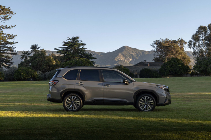 スバル・フォレスター(サイドビュー)