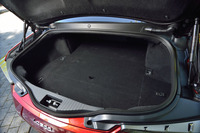 トランクルームの容量は、197リッター。ゴルフバックであれば、9.5インチのものが1個収納できる。