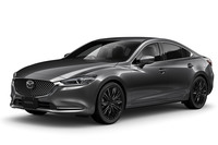 マツダのフラッグシップモデル「アテンザ」の車名が「マツダ6」へと変更に。後日、「デミオ」も「マツダ2」へと変更された。