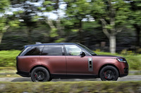 電動パワートレインの搭載を念頭において開発されたプラットフォーム「MLA-Flex(flexible Modular Longitudinal Architecture)」を採用。ボディー剛性は従来モデルより50%高められたという。