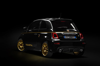 車名の「スコルピオーネオーロ」はイタリア語でサソリを意味する「スコルピオーネ」と、同じく金色を意味する「オーロ」から命名された。世界限定2000台で、日本では200台が販売される。